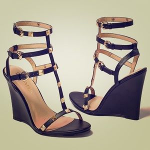BRAND NEW Venus gladiator wedges